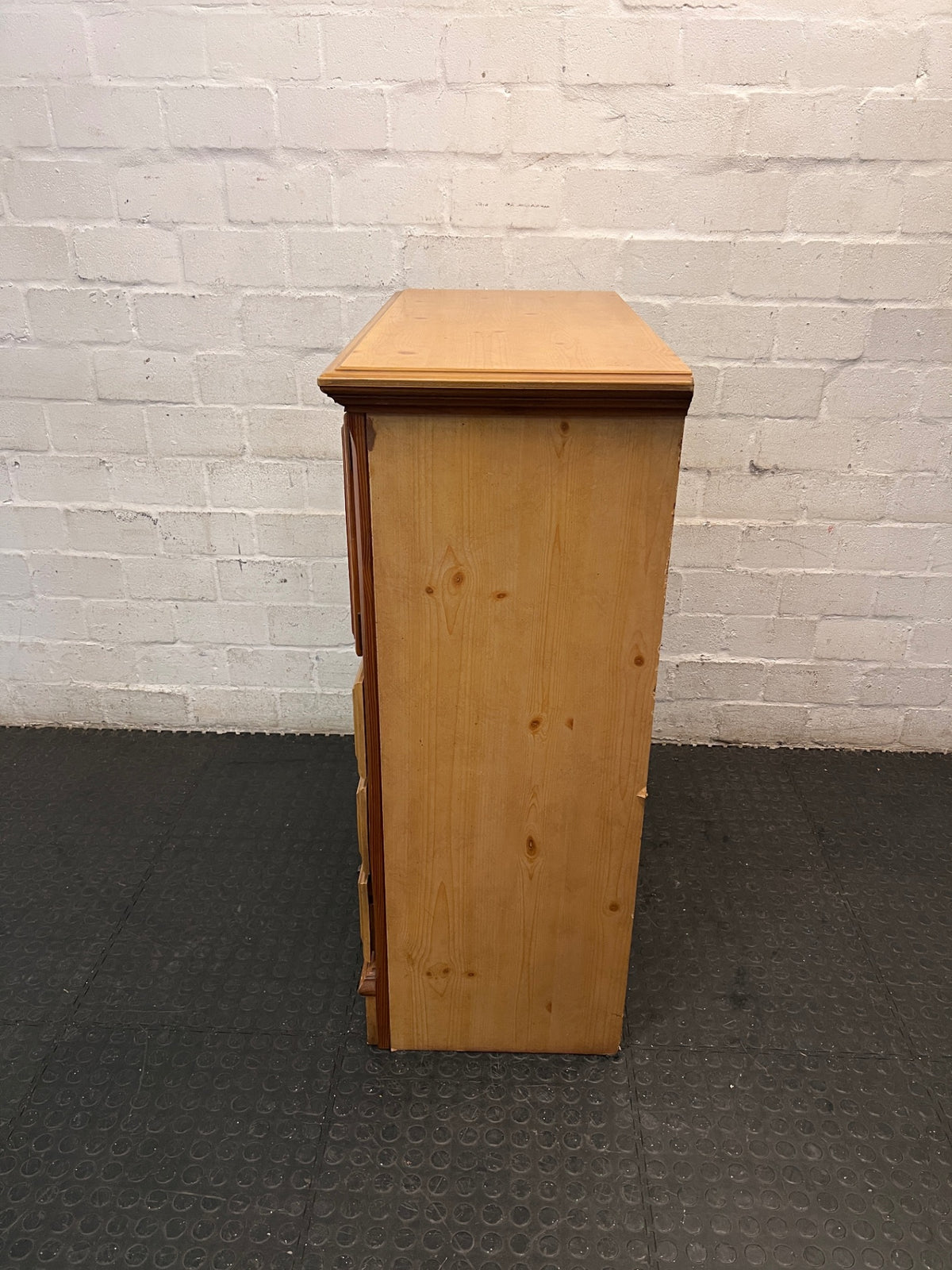 Traditional Oak Tone Chest of Drawers with Cupboard — Used Condition – condition detail
