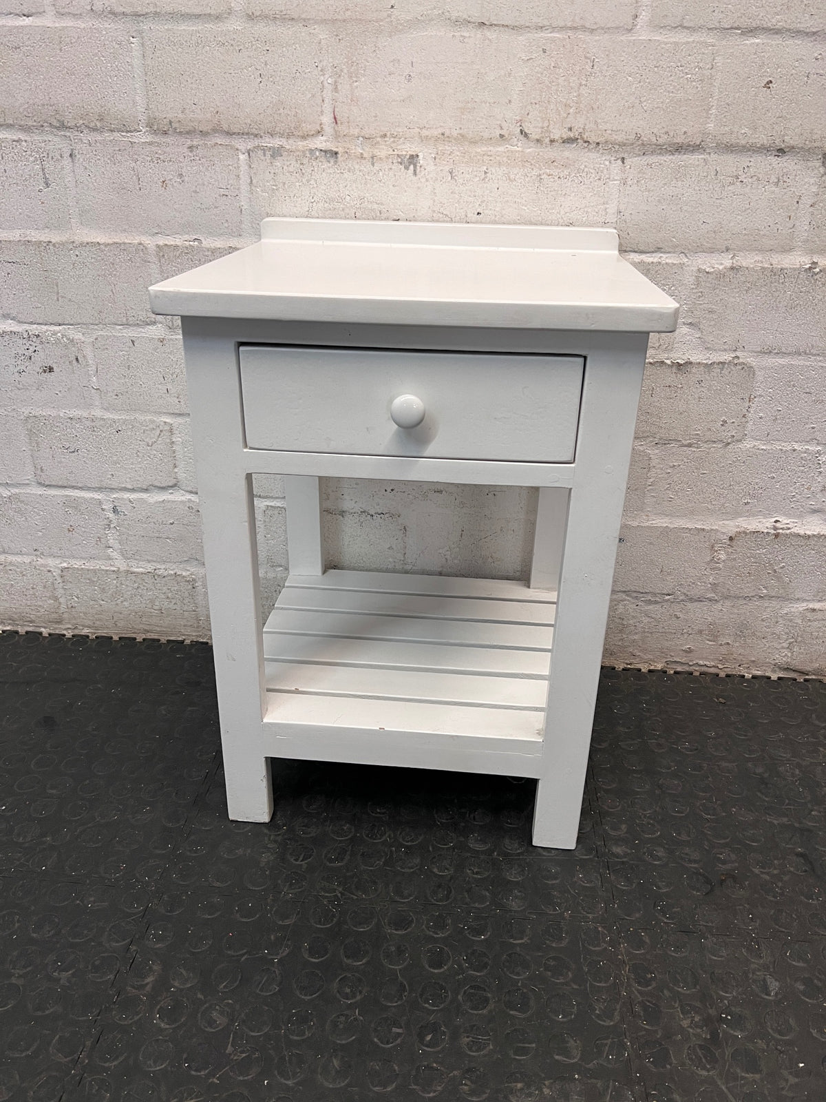 White Cottage Style Bedside Table with Slatted Shelf – main front view