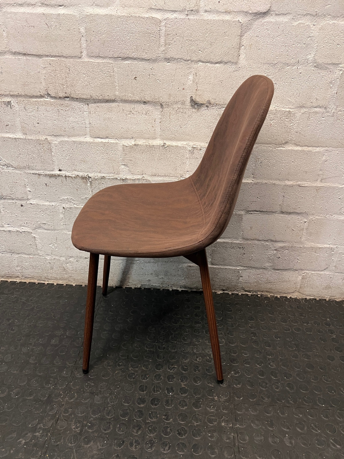 Moulded Tan Faux-Leather Dining Chair with Tapered Legs – condition detail