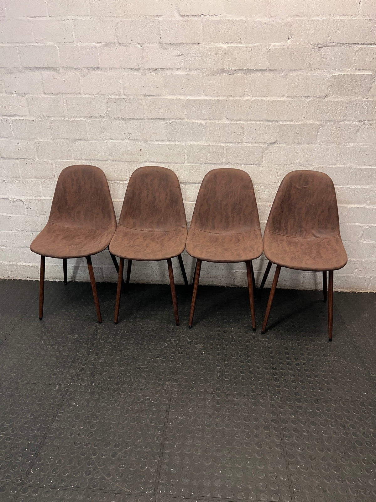Moulded Tan Faux-Leather Dining Chair with Tapered Legs – side view