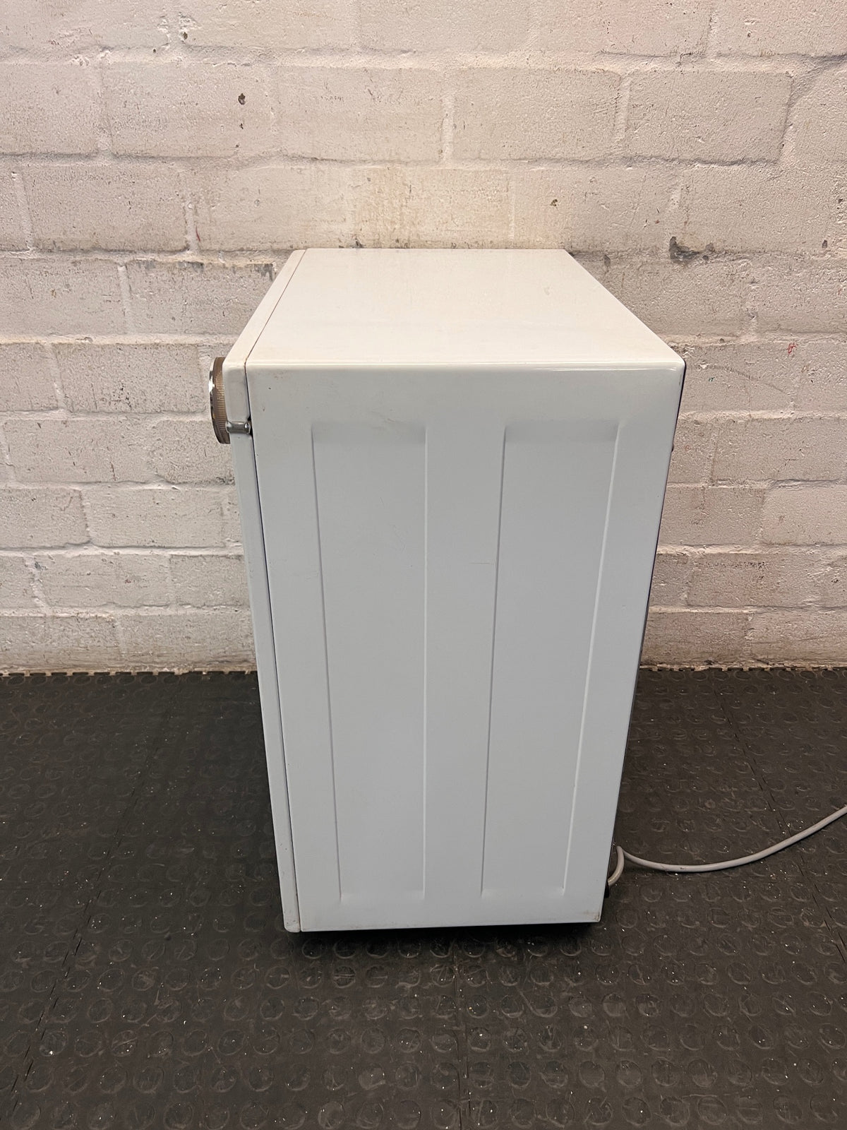 Hitachi White Electric Tumble Dryer — Working Well with General Wear – condition detail