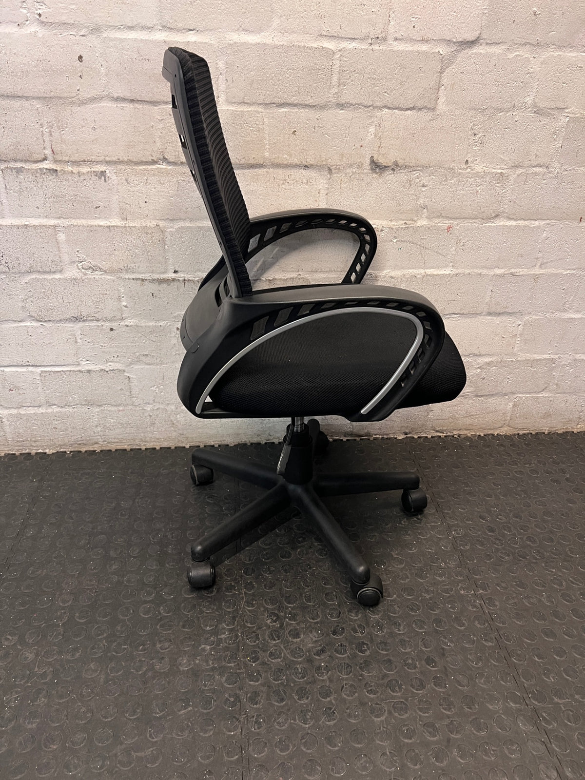 Black Mesh Mid-Back Swivel Office Chair — Broken Wheels – back view