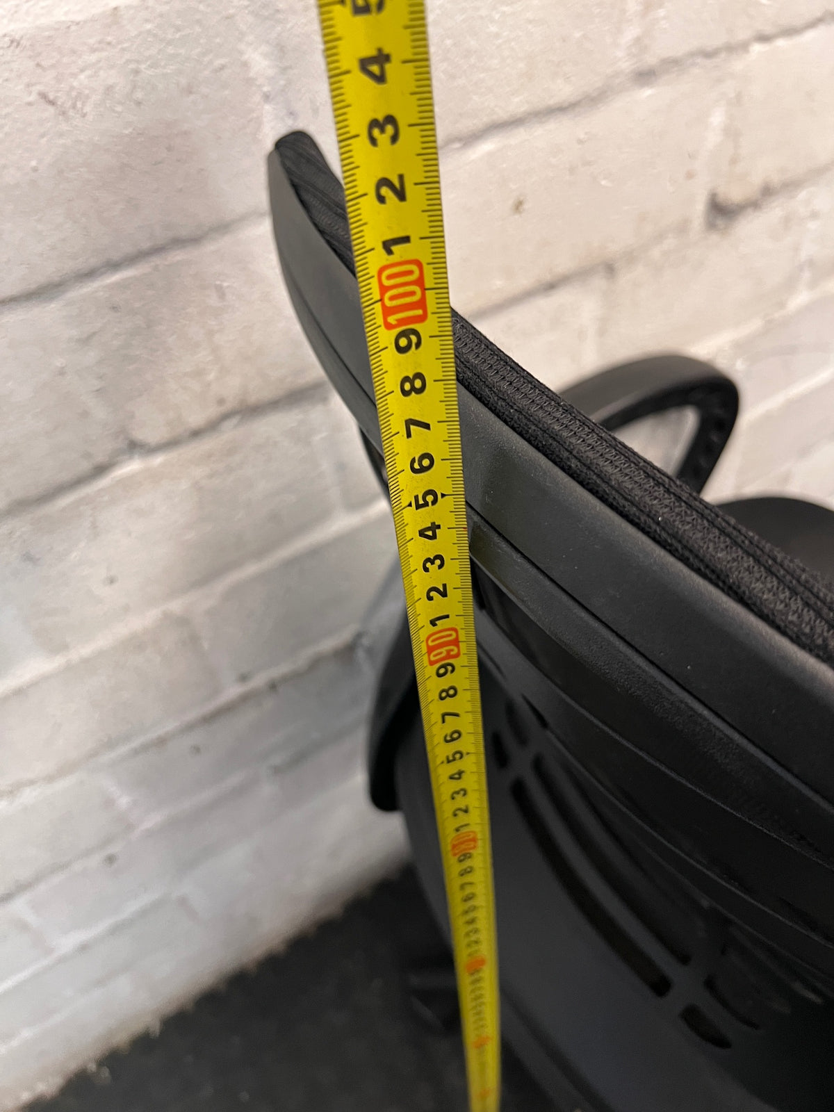 Black Mesh Mid-Back Swivel Office Chair — Broken Wheels – height measurement