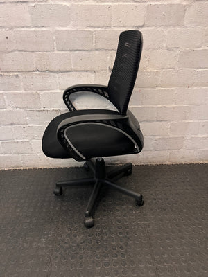 Black Mesh Mid-Back Swivel Office Chair — Broken Wheels – side view