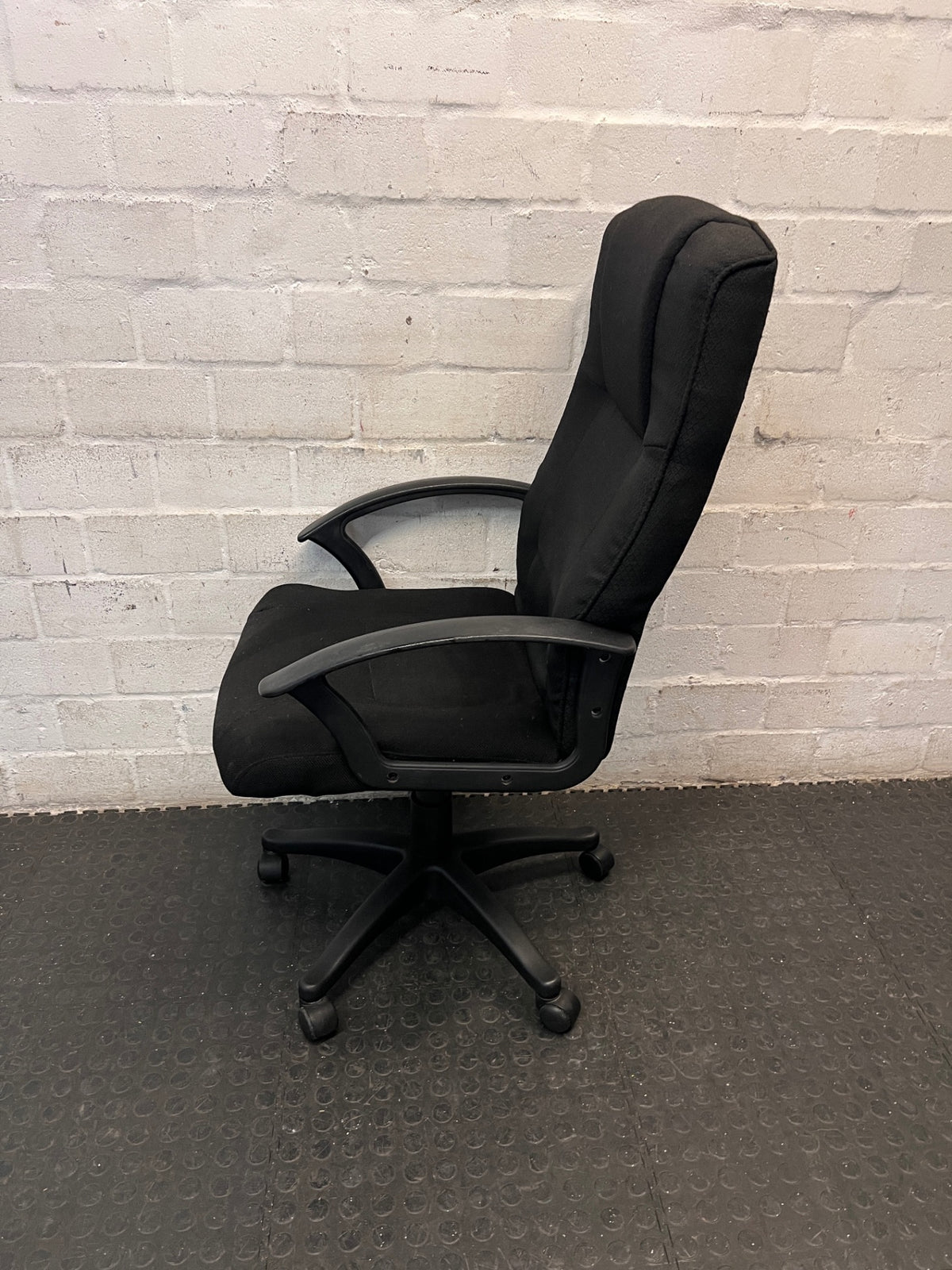 Black High-Back Fabric Office Chair — Broken Wheels – side view
