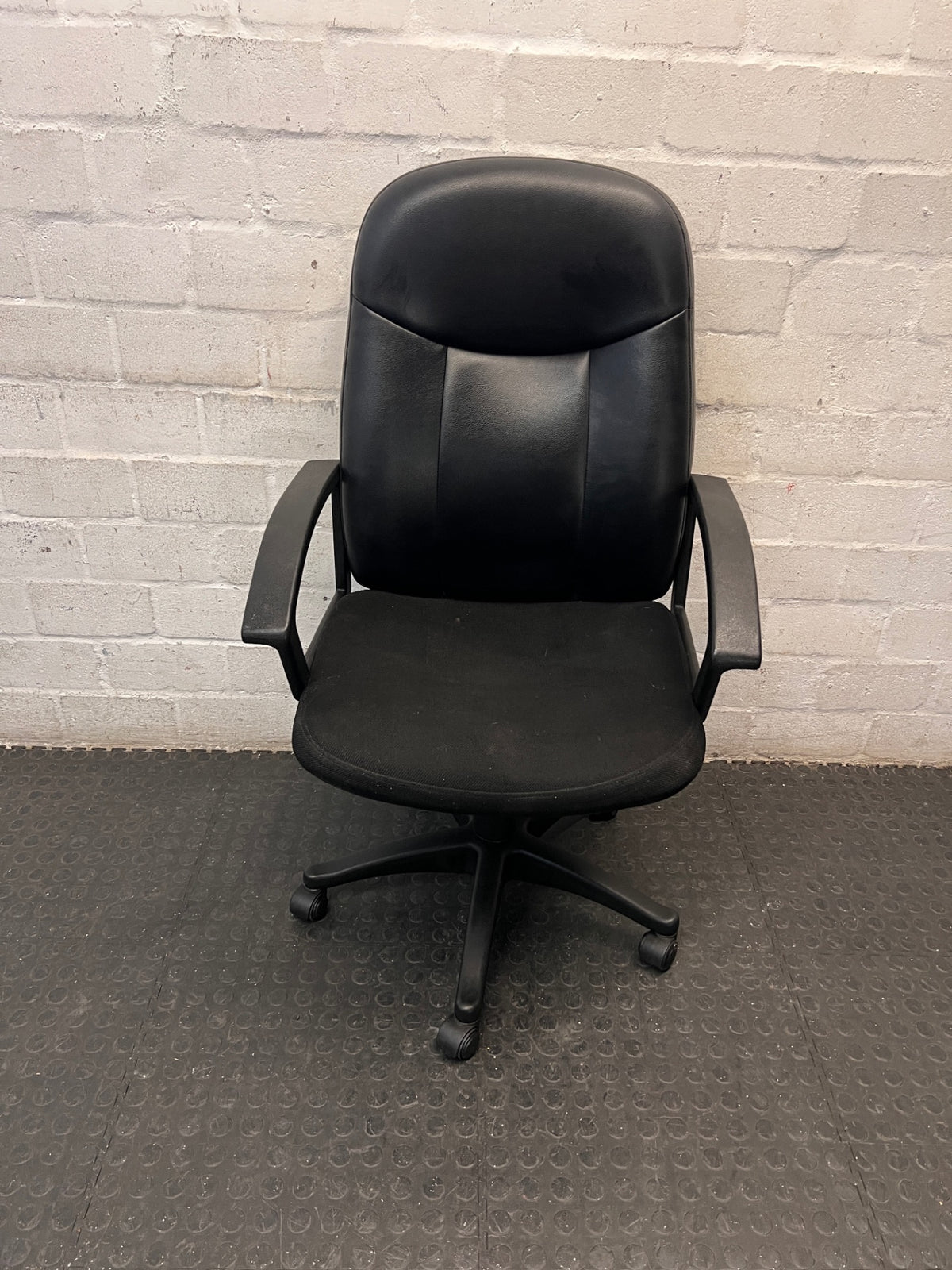 High-Back Black Swivel Office Chair — Broken Wheels on Chair Base – top view
