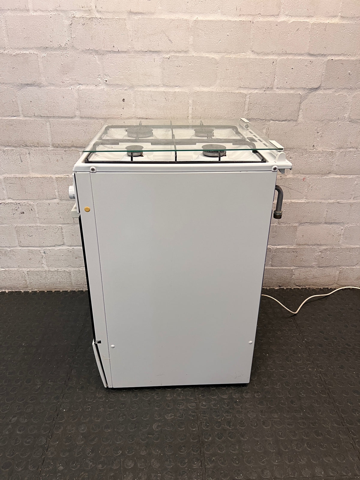 Bosch 4-Burner White Gas Hob and Oven — Operational Hub with Oven Issues and Interior Buildup – back view