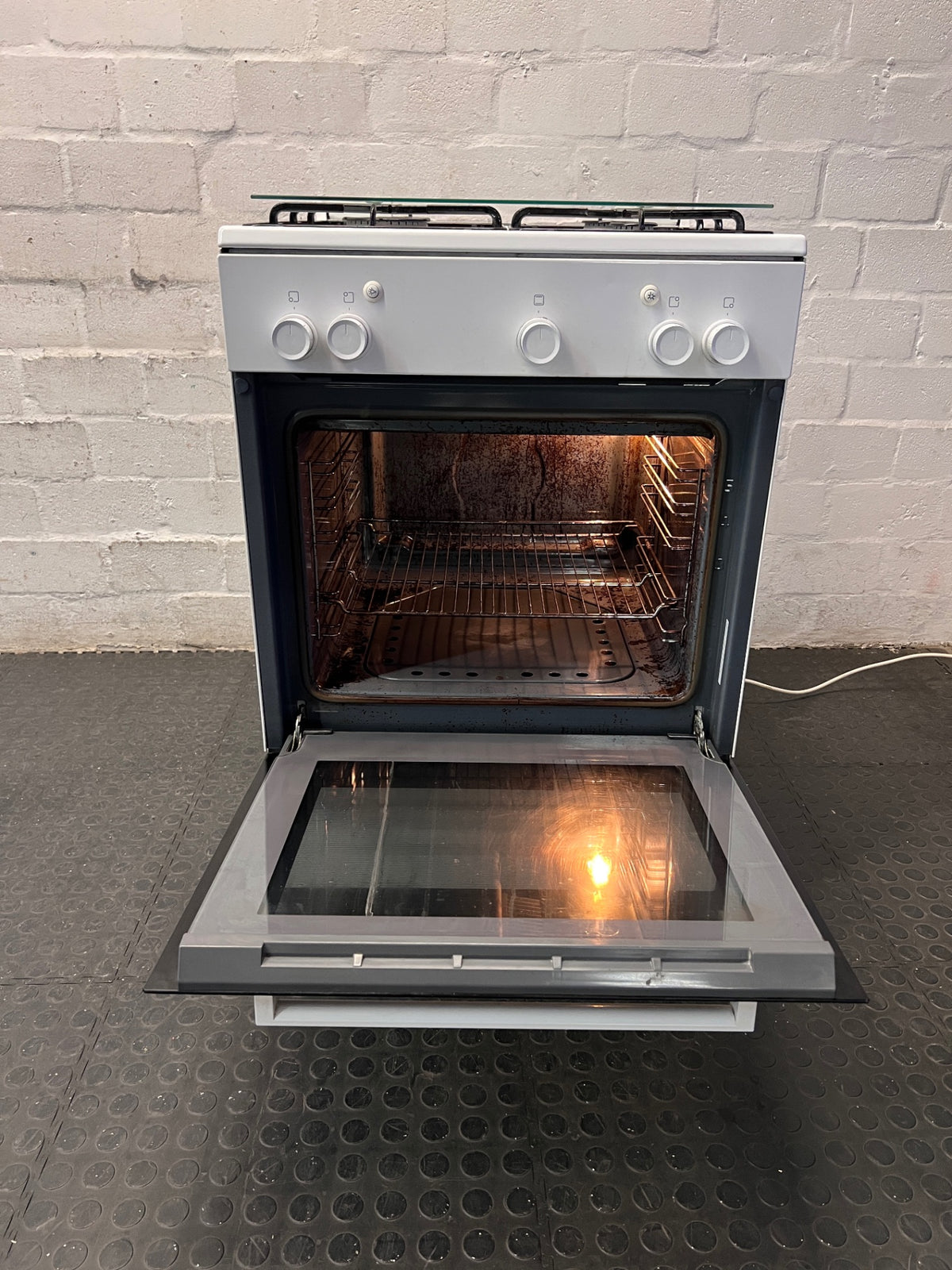 Bosch 4-Burner White Gas Hob and Oven — Operational Hub with Oven Issues and Interior Buildup – side view