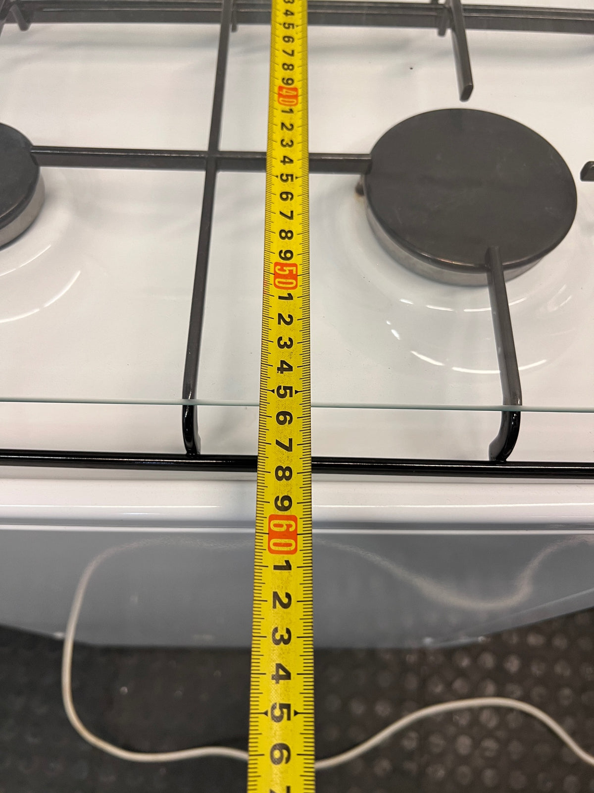 Bosch 4-Burner White Gas Hob and Oven — Operational Hub with Oven Issues and Interior Buildup – width measurement
