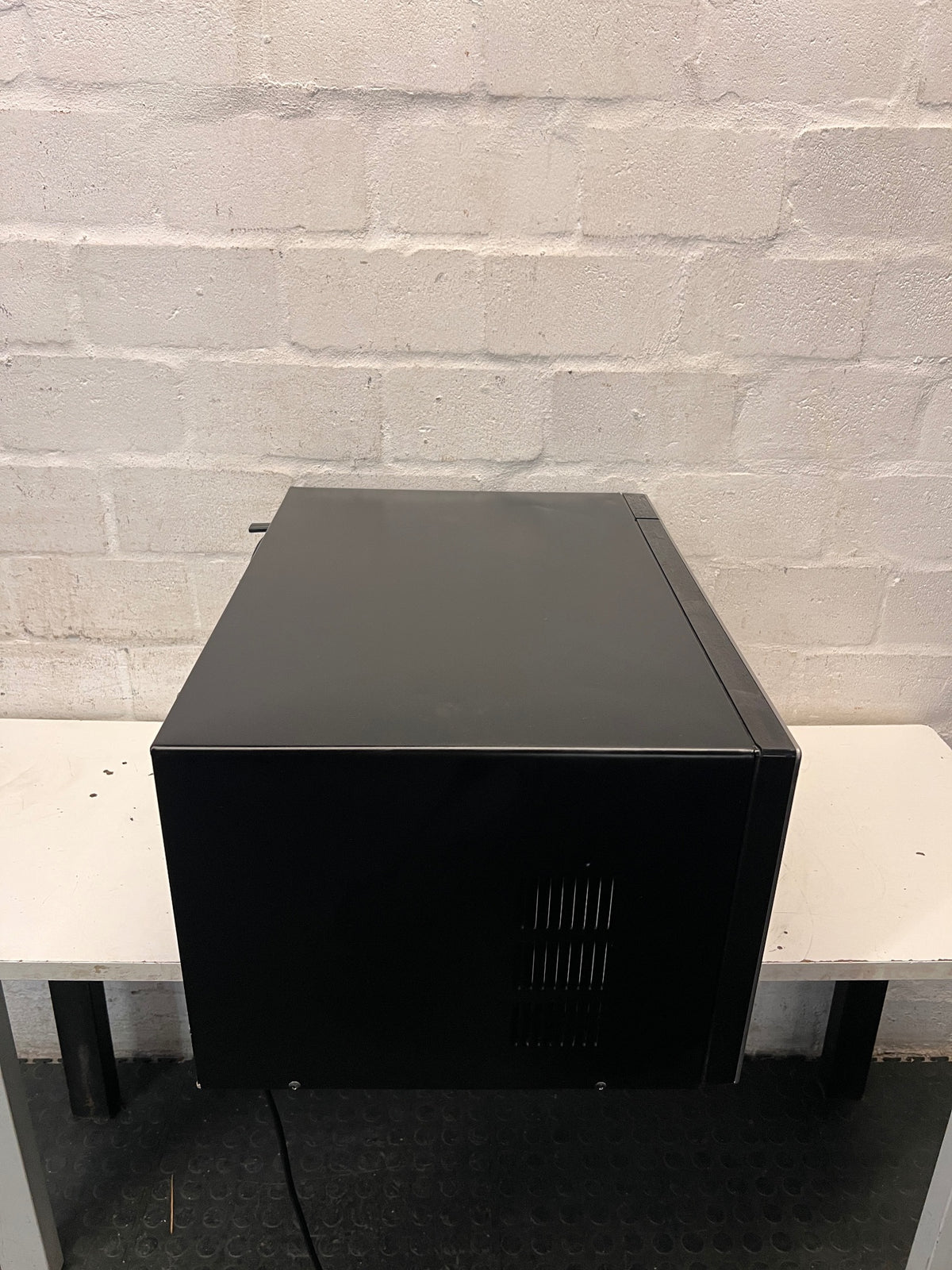 Samsung 55L Stainless Steel Microwave — Internal Light Inoperable and Slight Rust Inside – side view