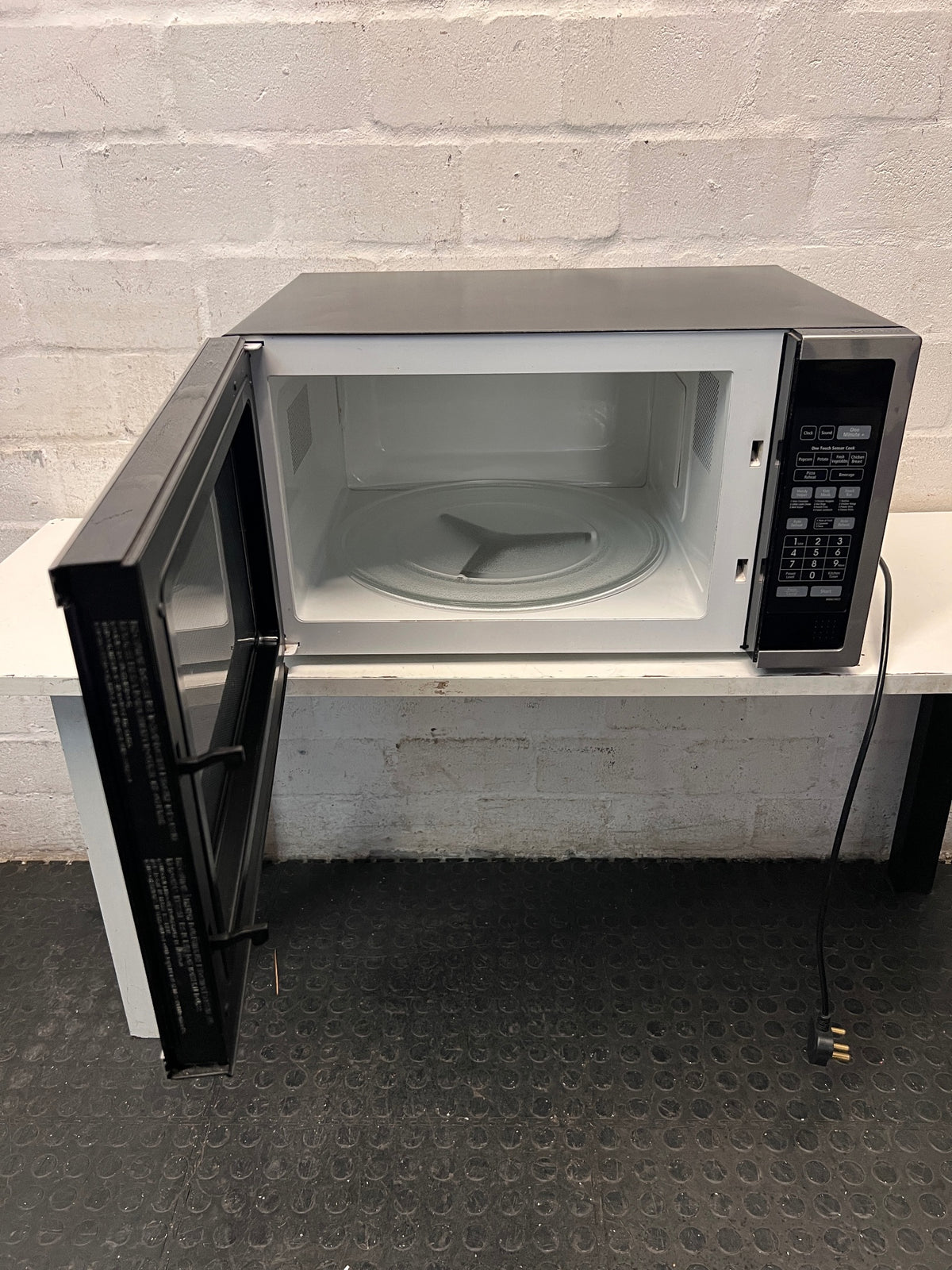 Samsung 55L Stainless Steel Microwave — Internal Light Inoperable and Slight Rust Inside – width measurement