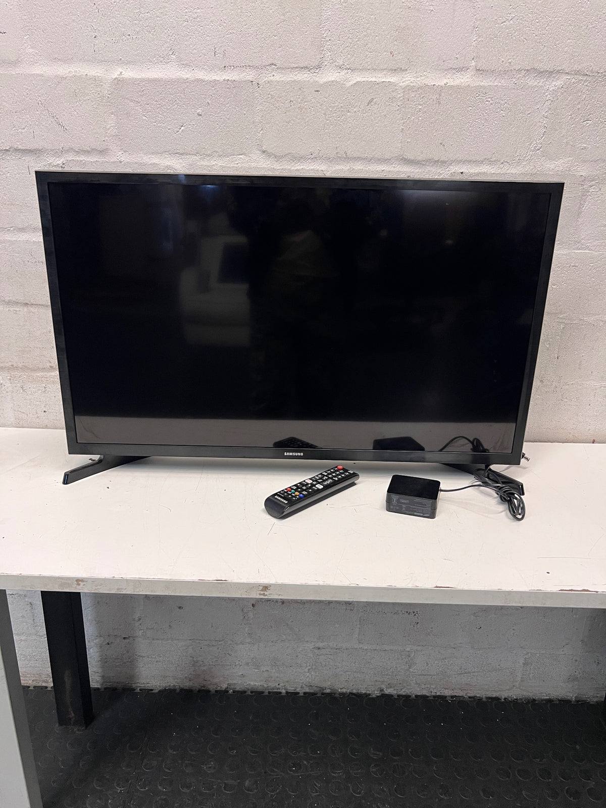 Samsung Flat-Screen Television with Stand — Good Working Order – condition detail