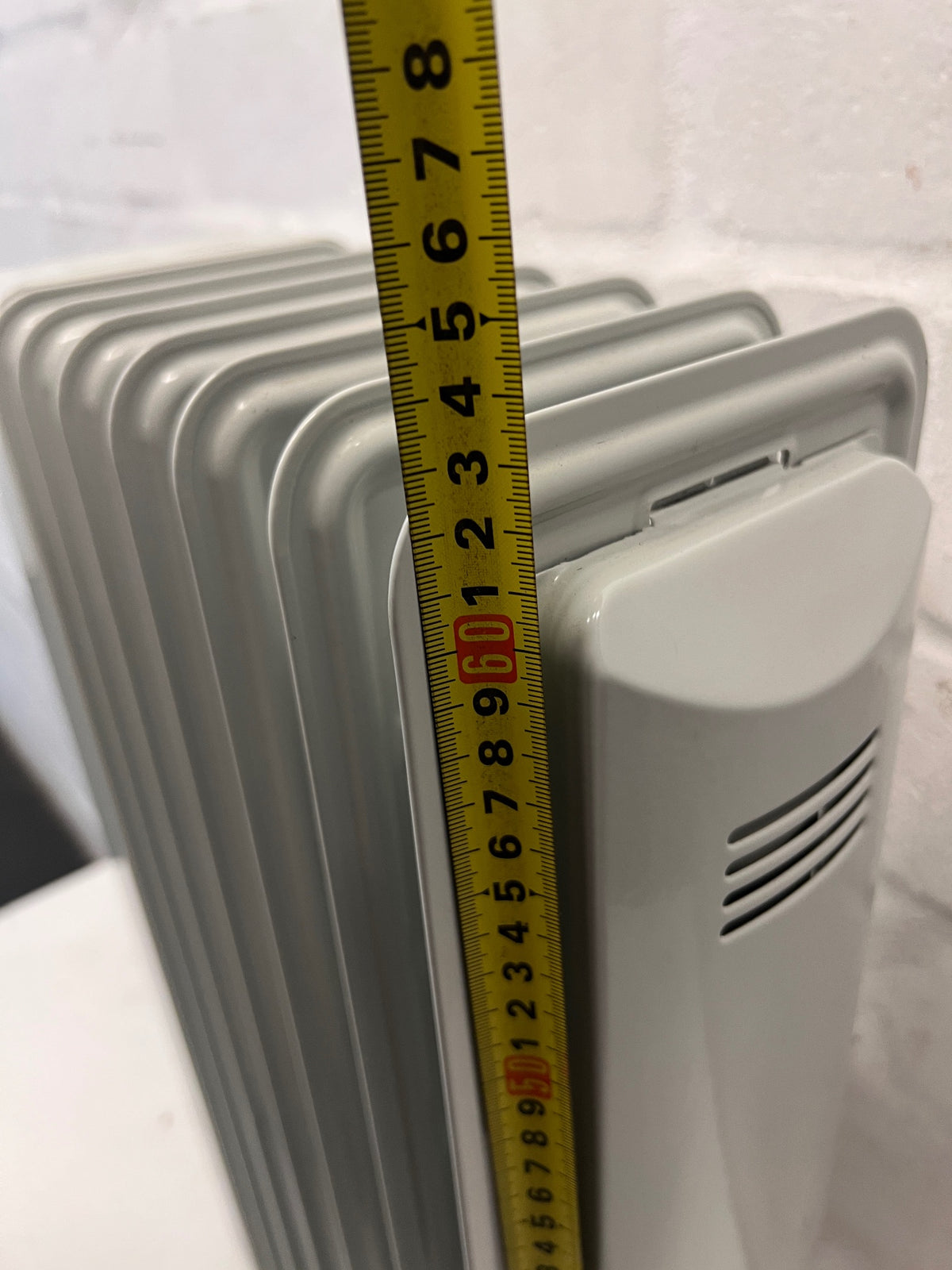 DeLonghi Cream Oil Heater with Castors — Good Working Order – height measurement