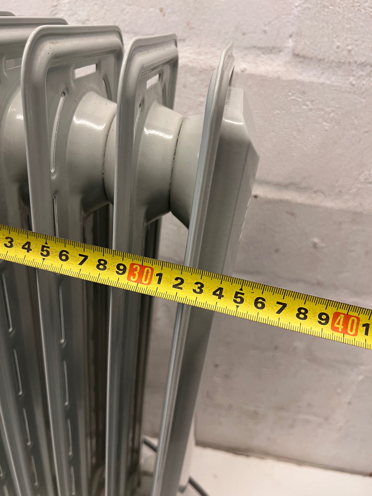 DeLonghi Cream Oil Heater with Castors — Good Working Order – width measurement