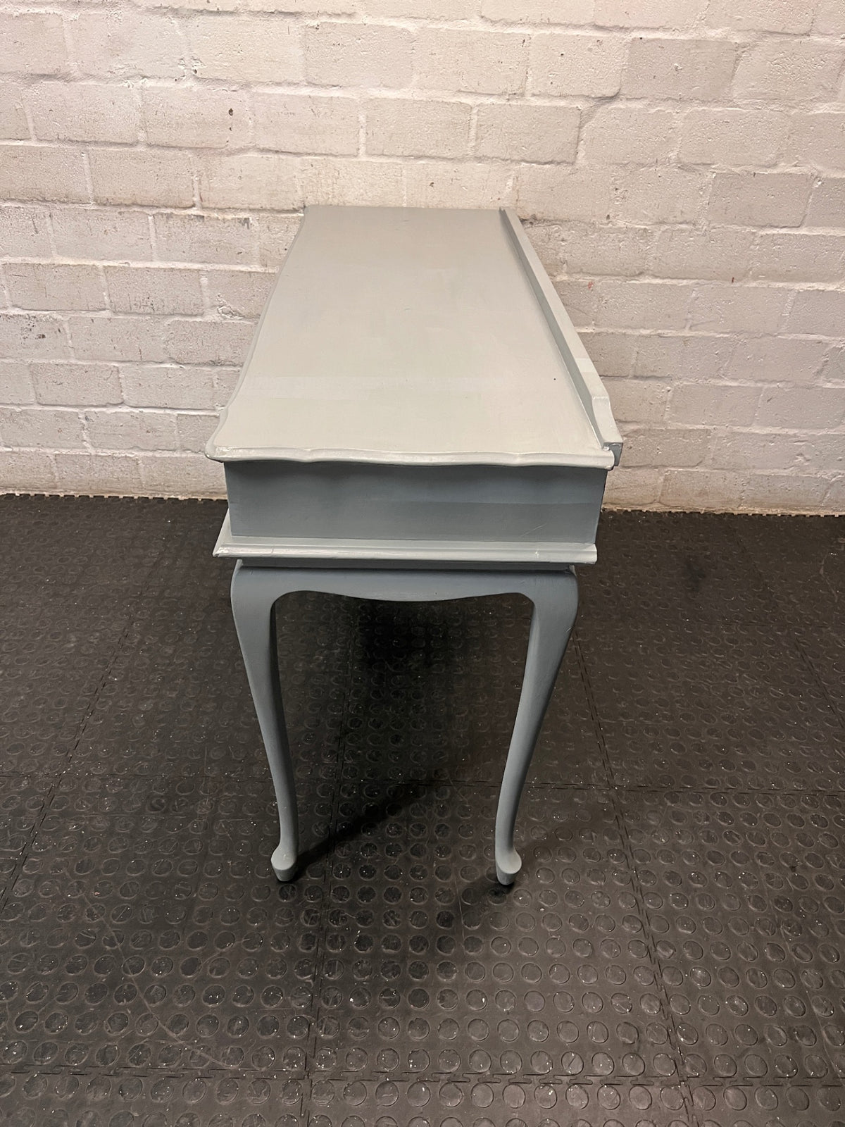 Vintage-Style Grey Dressing Table with Cabriole Legs – condition detail