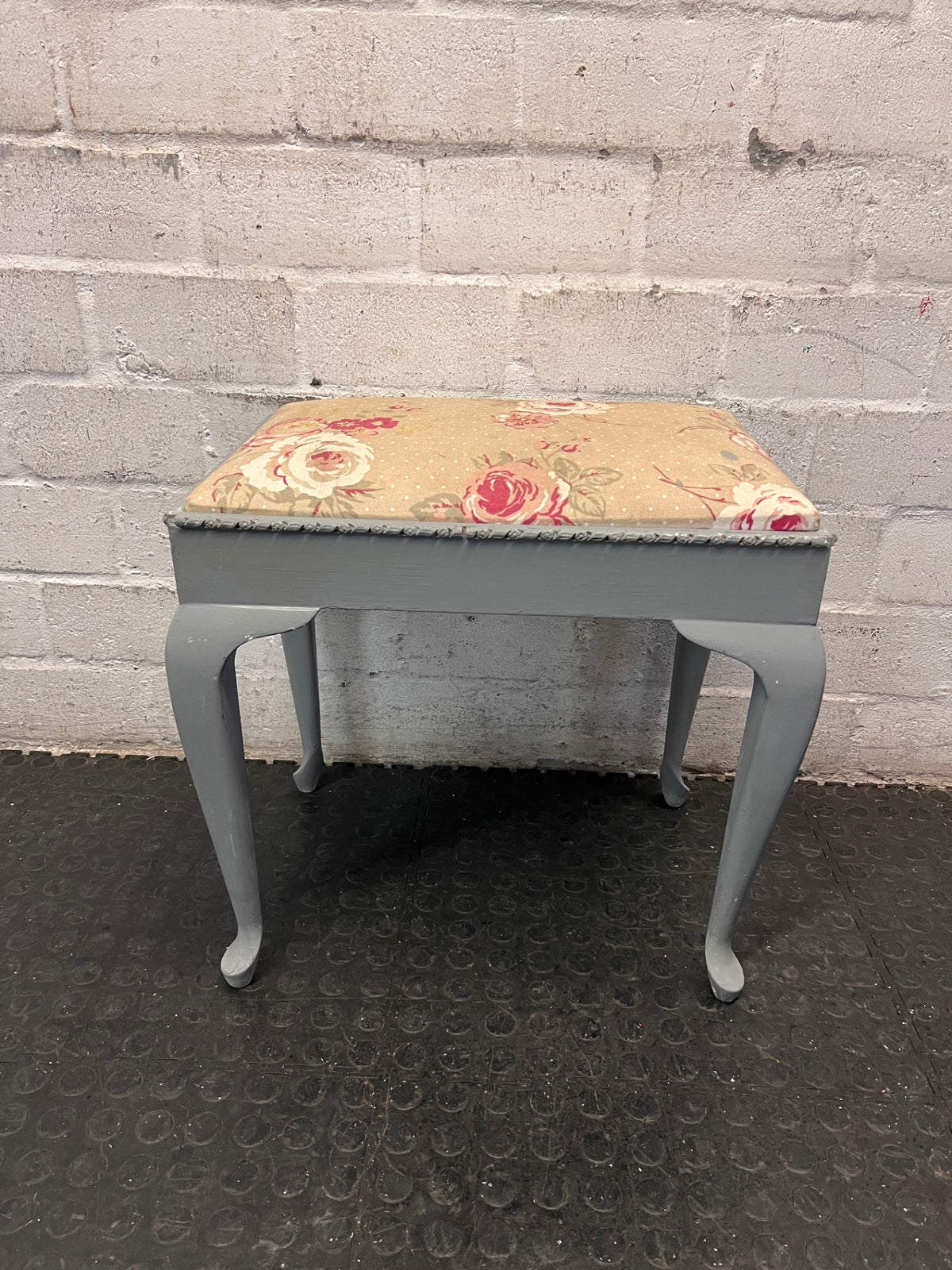 Grey Queen Anne Dressing Stool with Floral Upholstery – main front view