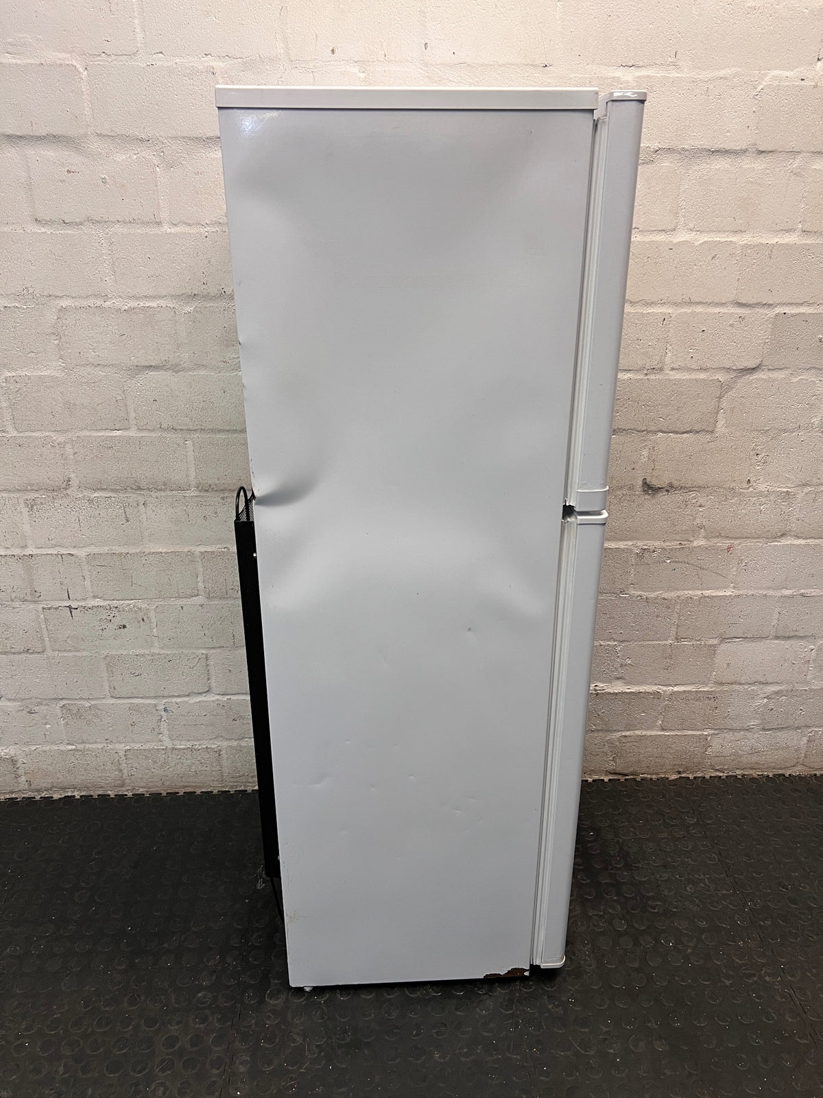 KIC White Top-Mount Fridge Freezer — Missing Compressor Power Cable and Drawers – condition detail