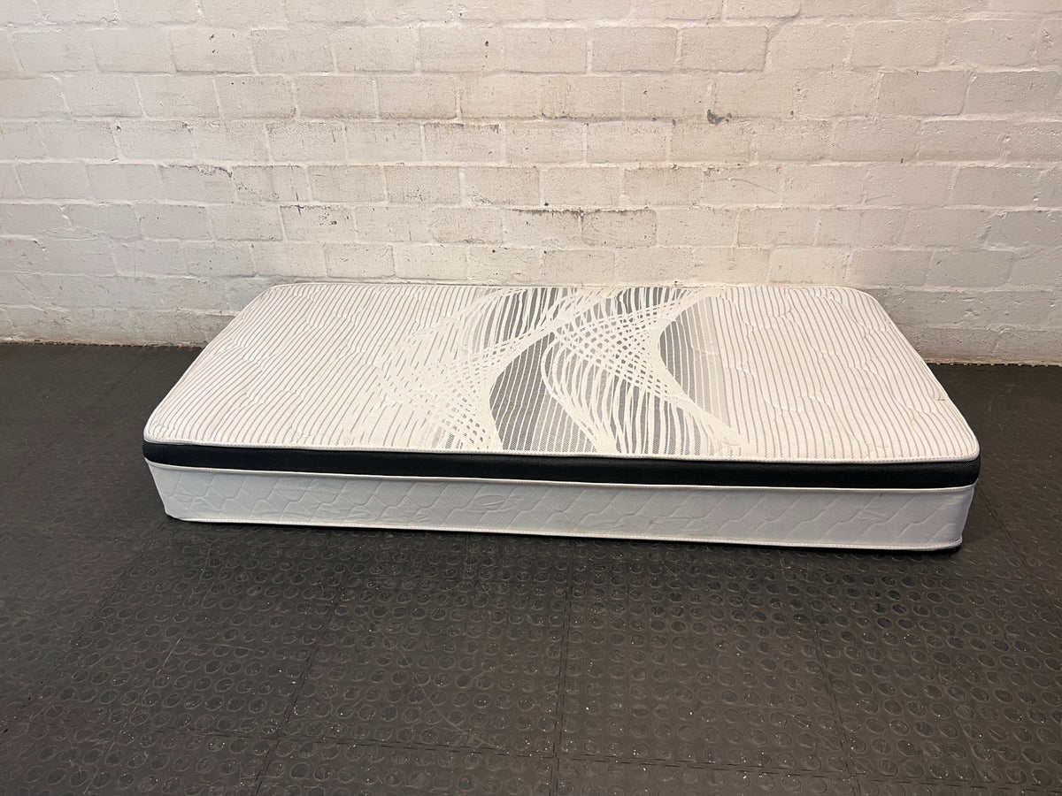 Dynamic Orthopaedic Premium Single Mattress — Very Good Condition – side view