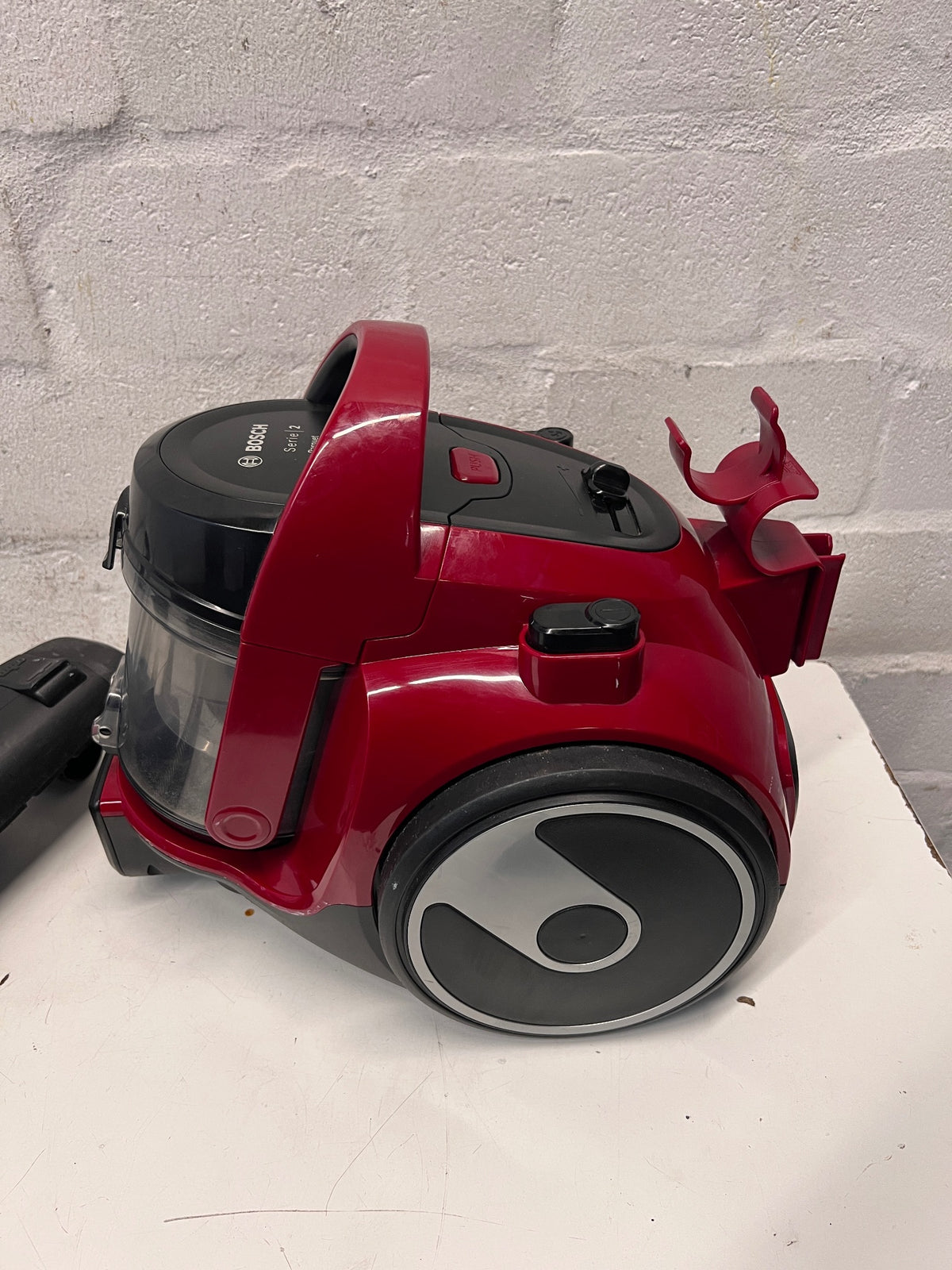 Bosch Seria 2 Red Bagless Canister Vacuum Cleaner — Weak Suction and Low Pressure – condition detail