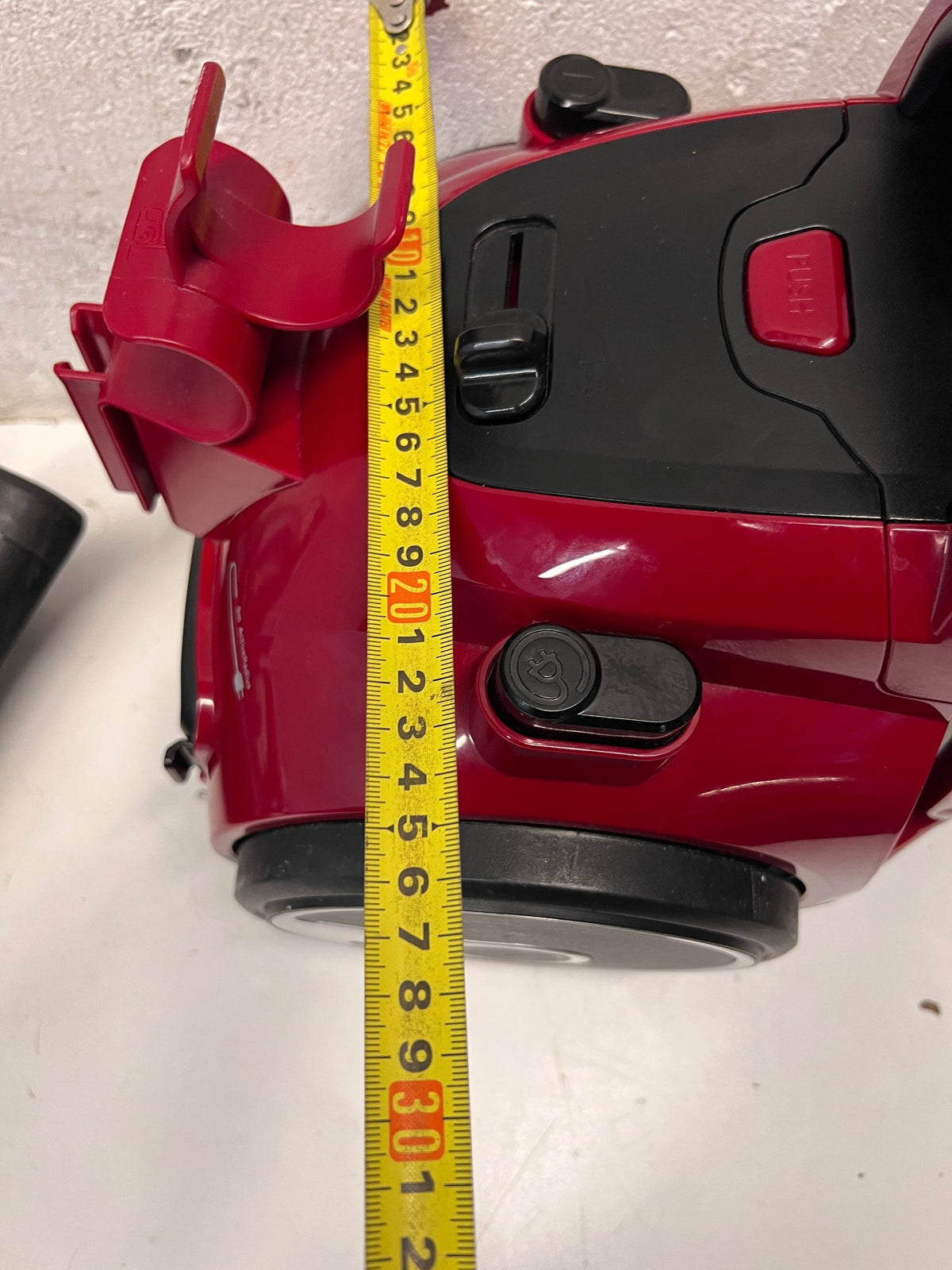 Bosch Seria 2 Red Bagless Canister Vacuum Cleaner — Weak Suction and Low Pressure – depth measurement