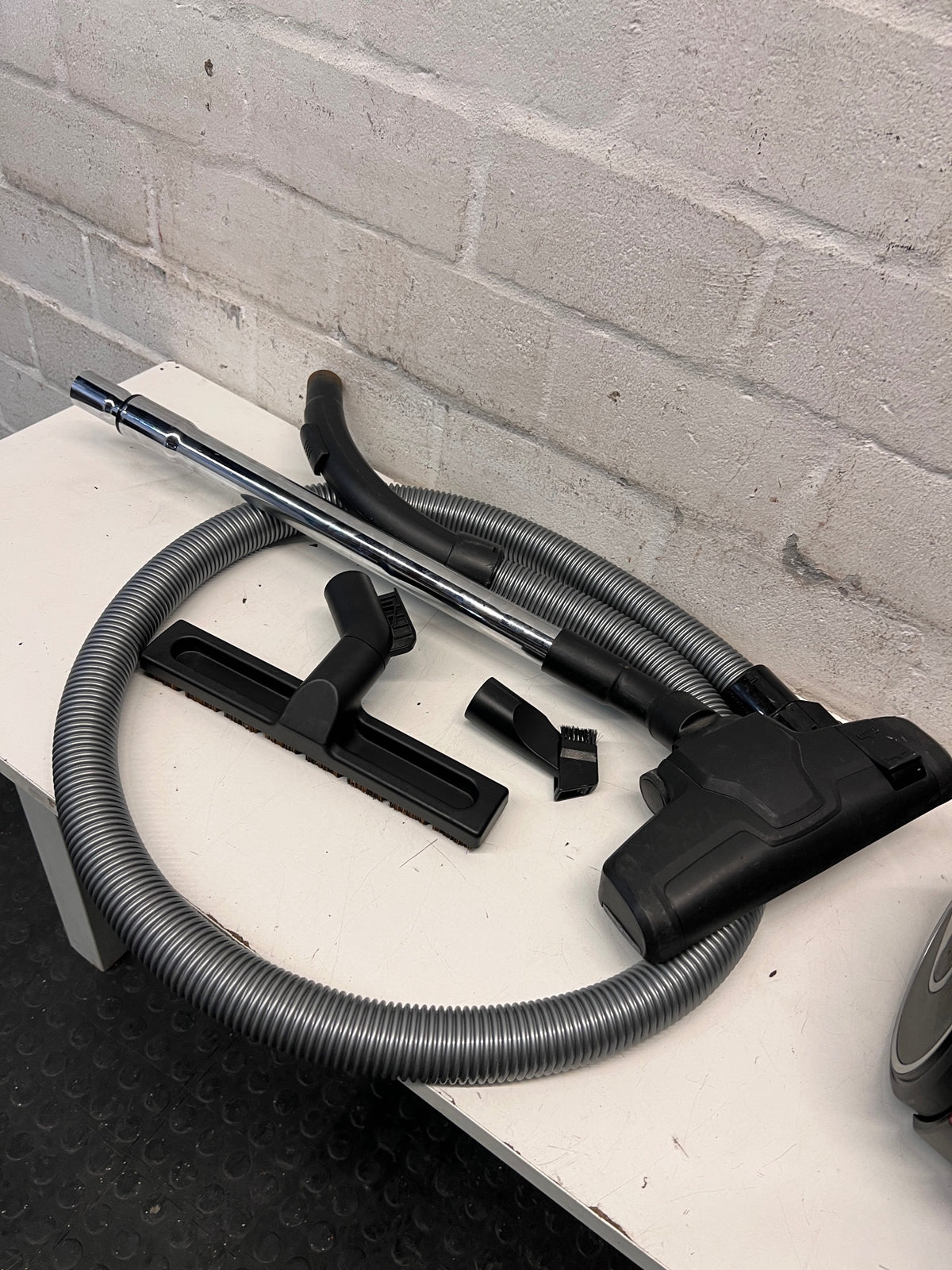 Bosch Seria 2 Red Bagless Canister Vacuum Cleaner — Weak Suction and Low Pressure – top view