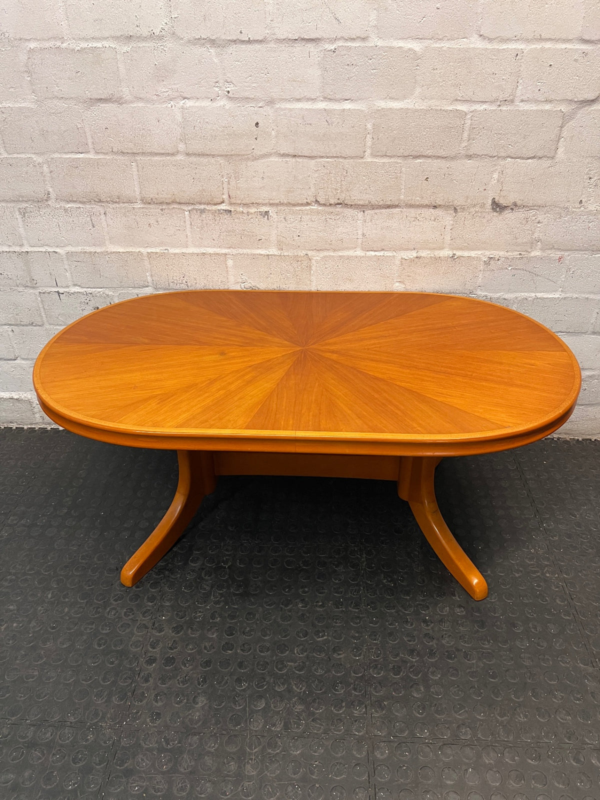 Oval Starburst Veneer Coffee Table – condition detail