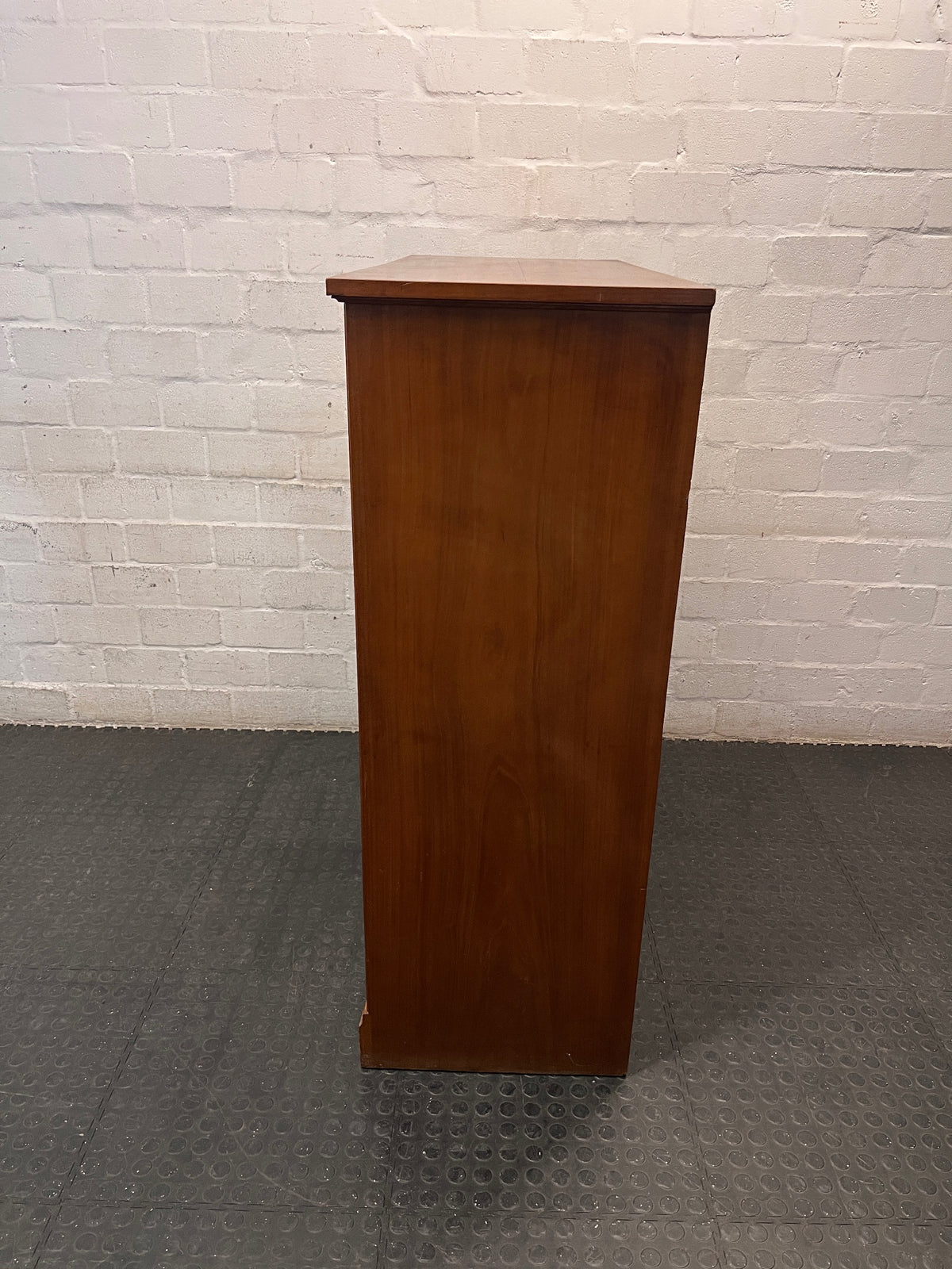 Classic Wooden Double Door Storage Cabinet with Drawers – condition detail