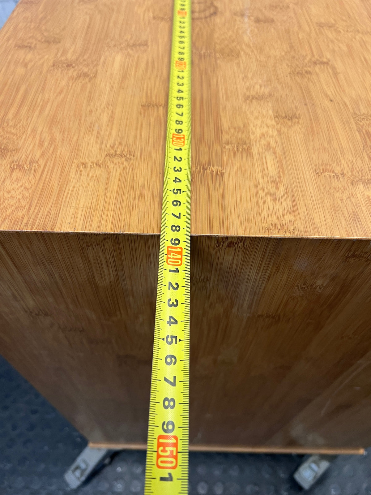 Mobile Wooden Utility Table on Castors – width measurement