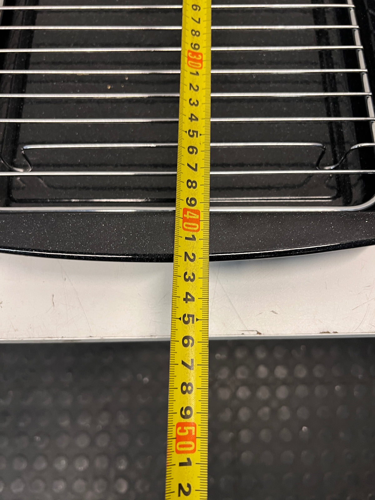 Black Enamel Roasting Pan with Wire Grill Rack — Good Working Order – width measurement