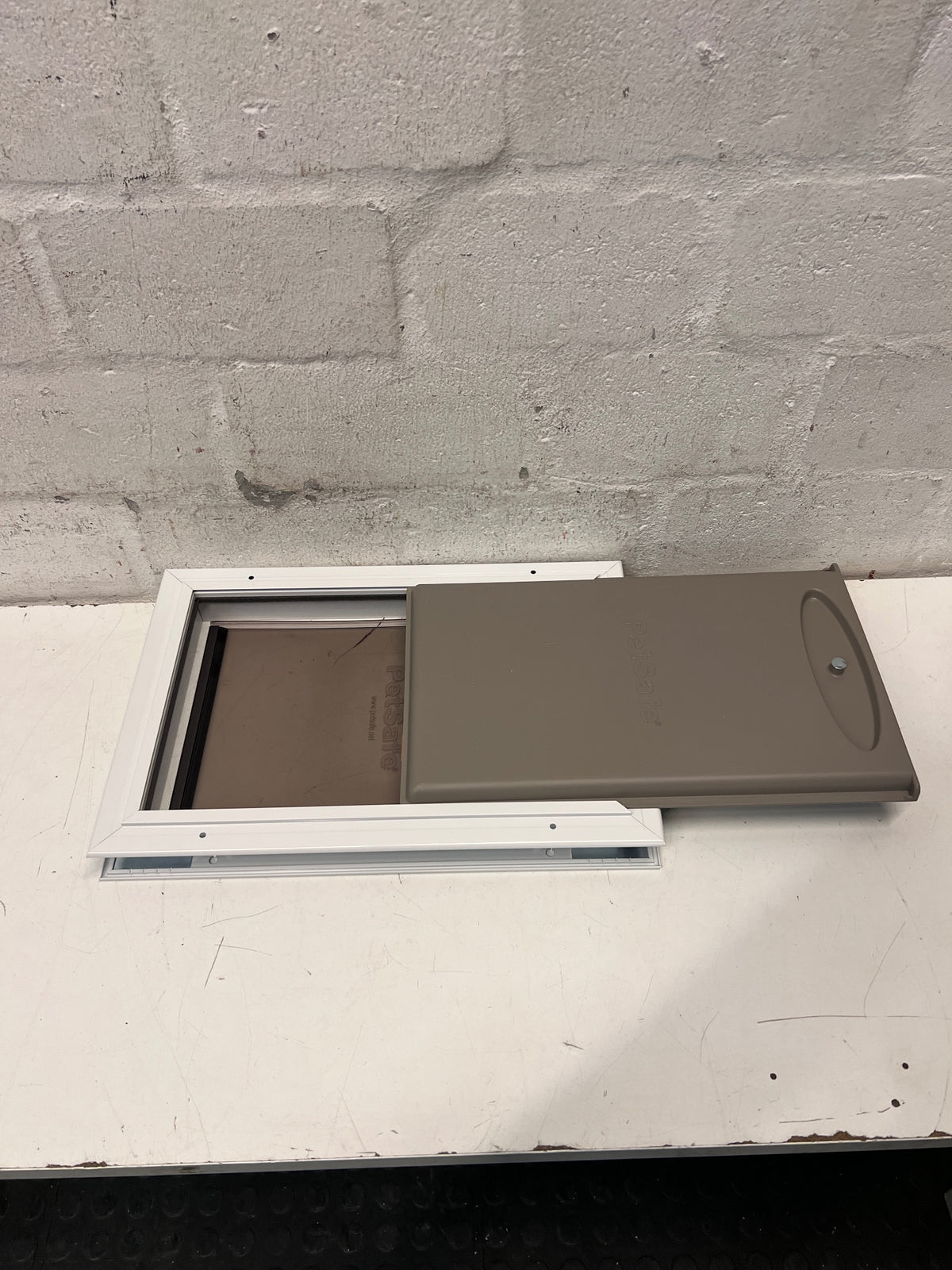 PetSafe Dog Flap with Closing Panel — Good Working Order – condition detail