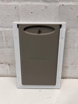 PetSafe Dog Flap with Closing Panel — Good Working Order – main front view