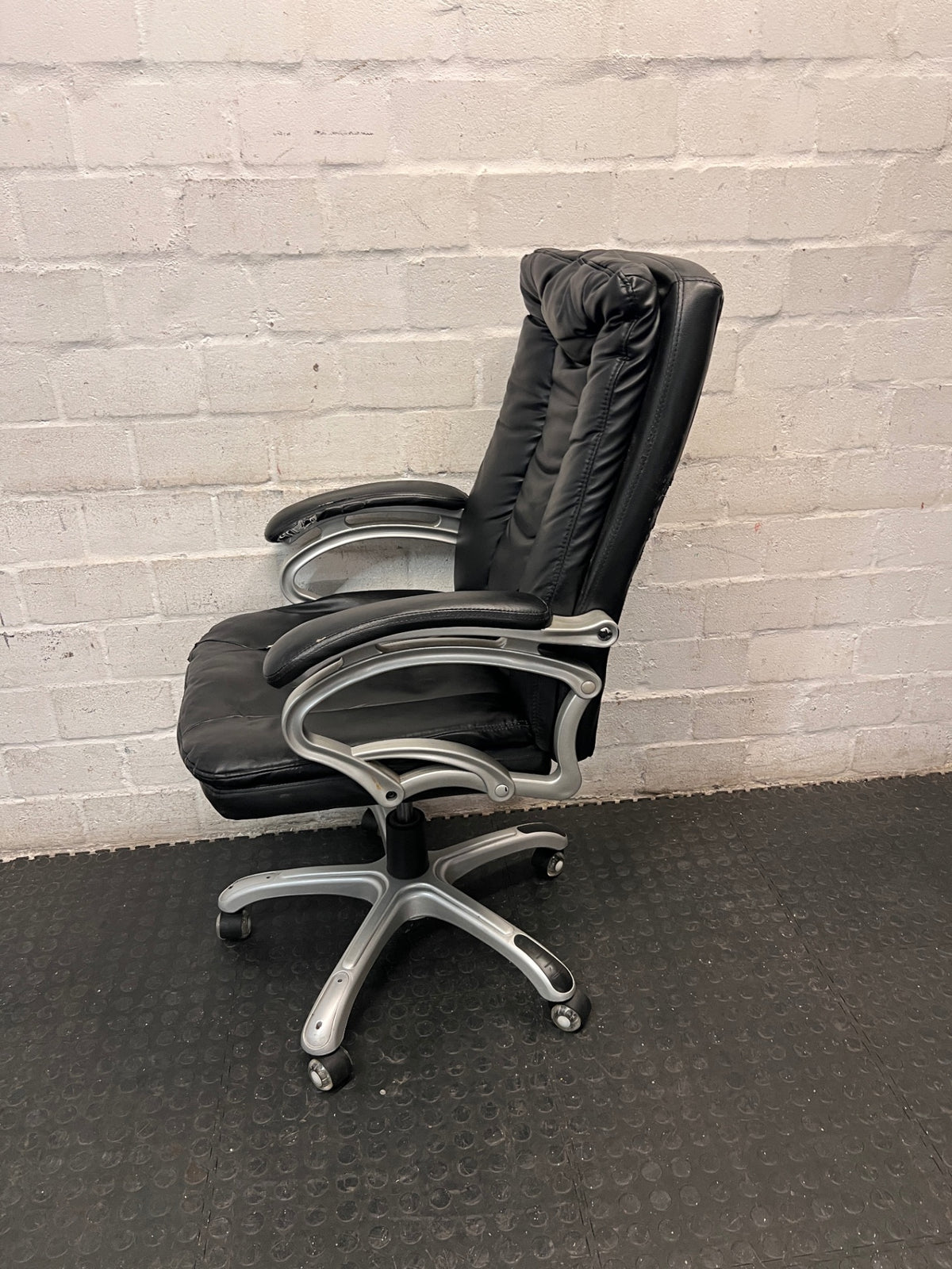 Black High-Back Executive Office Chair — Fair Condition with Visible Wear – side view