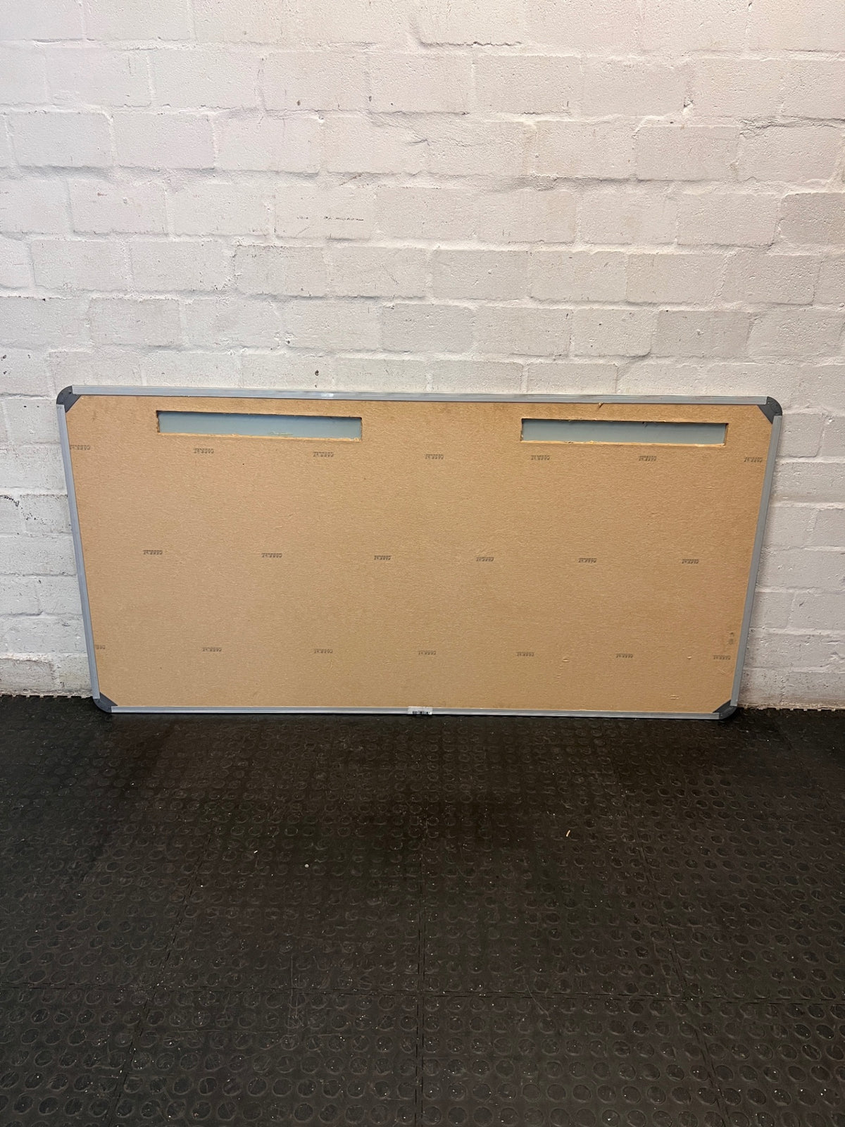 Large Aluminium Framed Whiteboard – condition detail