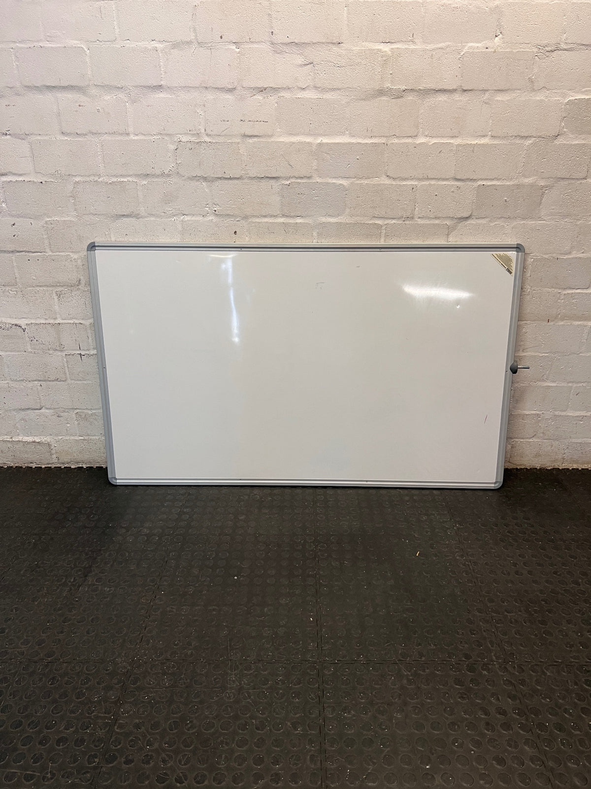 Large Wall-Mounted Magnetic Whiteboard with Aluminium Frame – main front view