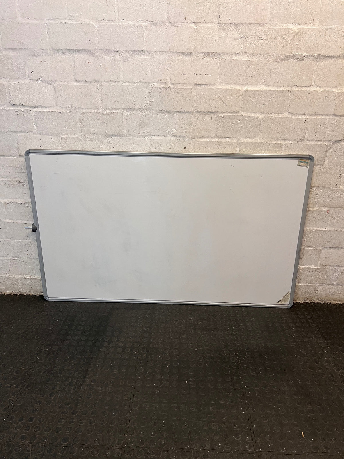 Large Wall-Mounted Magnetic Whiteboard with Aluminium Frame – side view