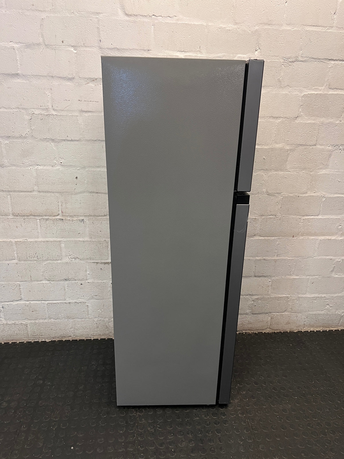Silver Midea Fridge with Top Freezer — Good Working Order – condition detail