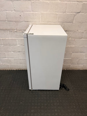 White Hisense Bar Fridge — Working Well with Missing Interior Shelf – condition detail