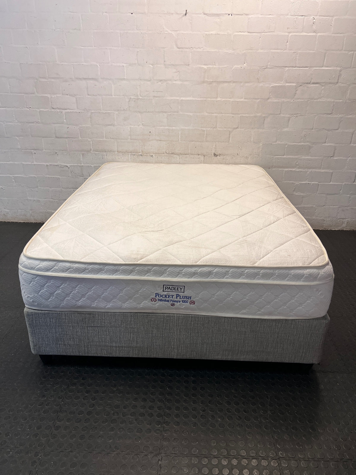 Padley Pocket Plush Queen Extra Length Base Set — Fair Used Condition with Visible Surface Wear – main front view
