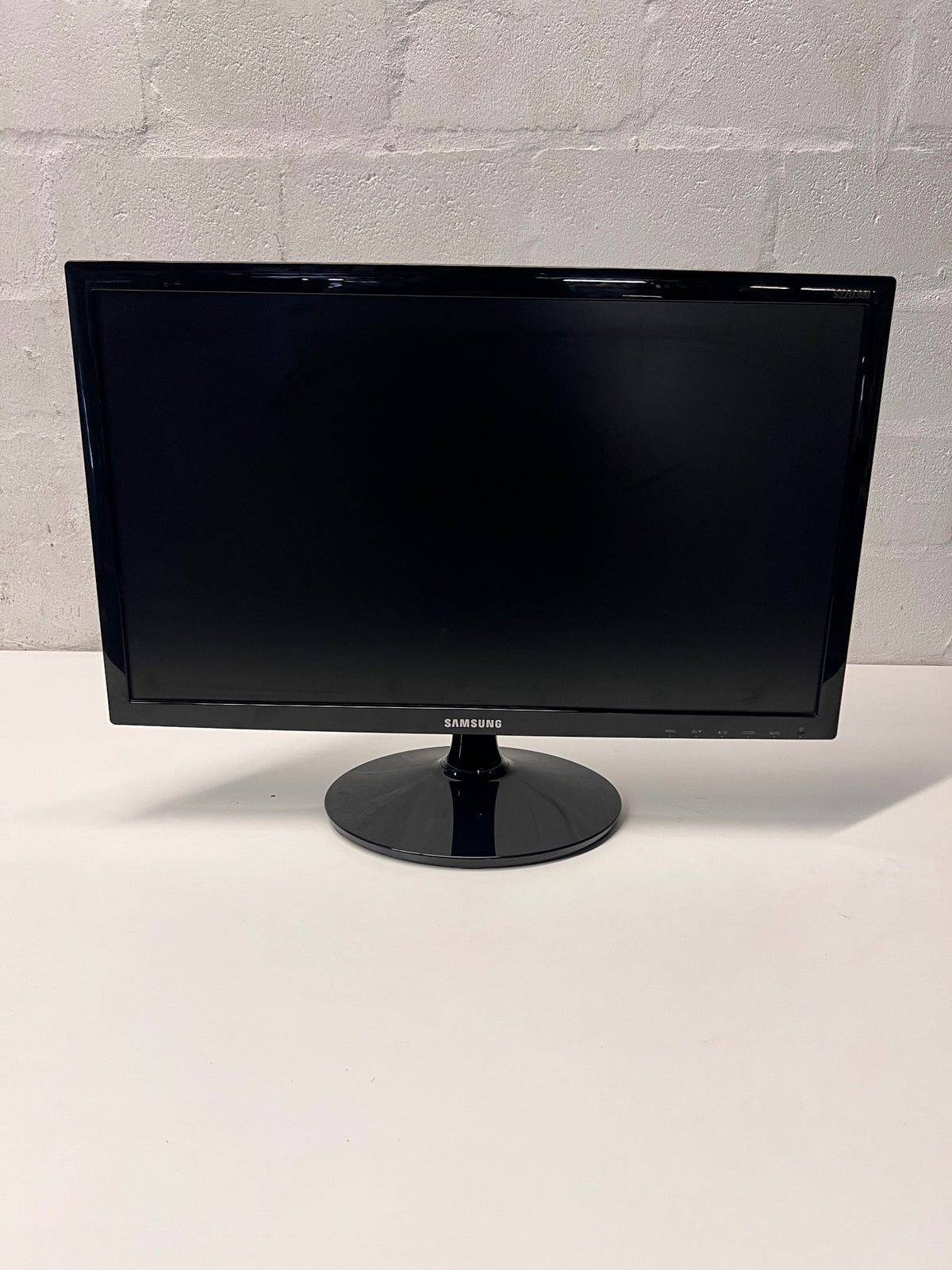 Samsung Glossy Black Computer Monitor — Working Monitor Missing Power Adapter – main front view