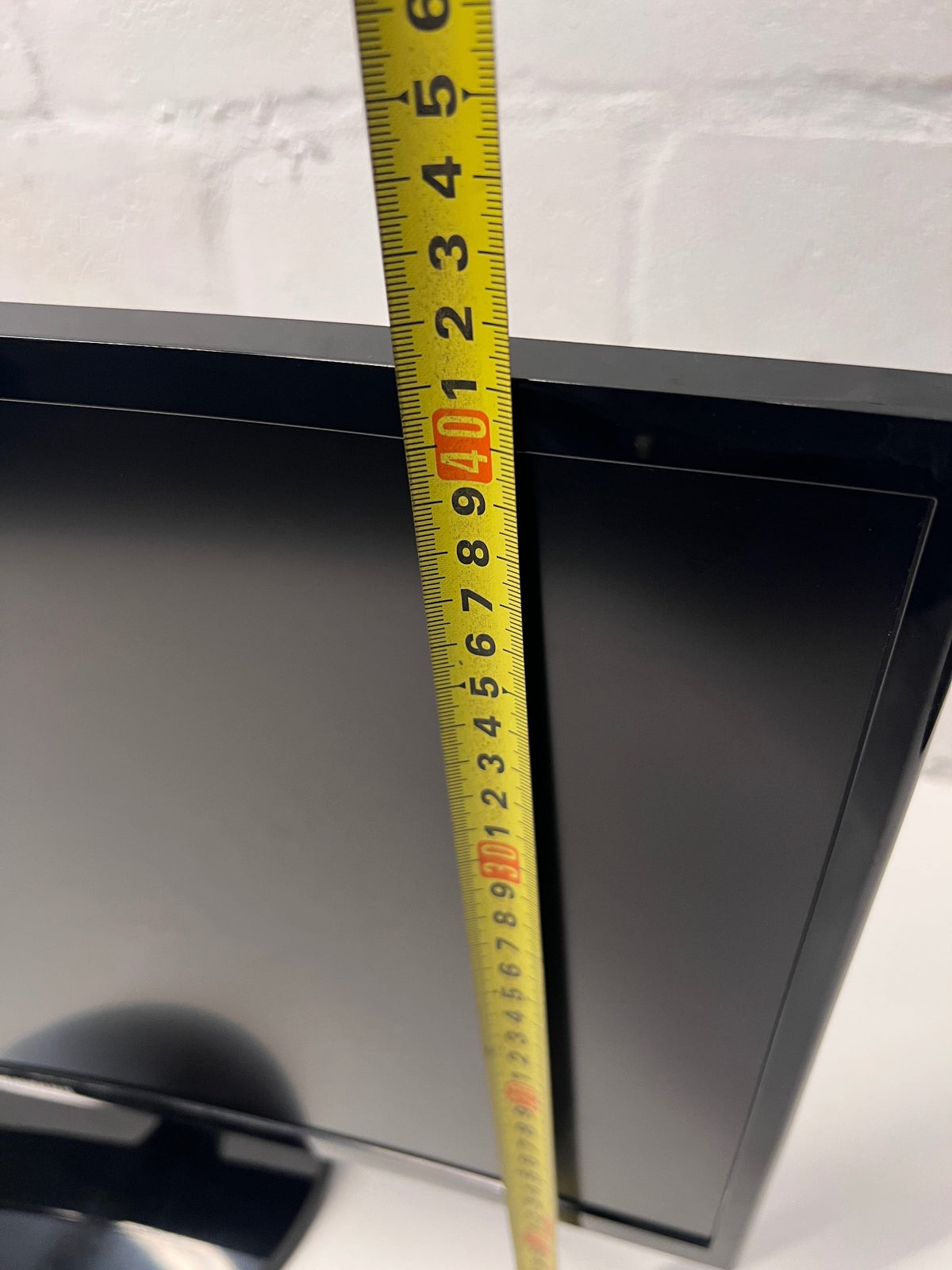 Samsung Curved Computer Monitor with Circular Stand — No Power Adapter Included – height measurement