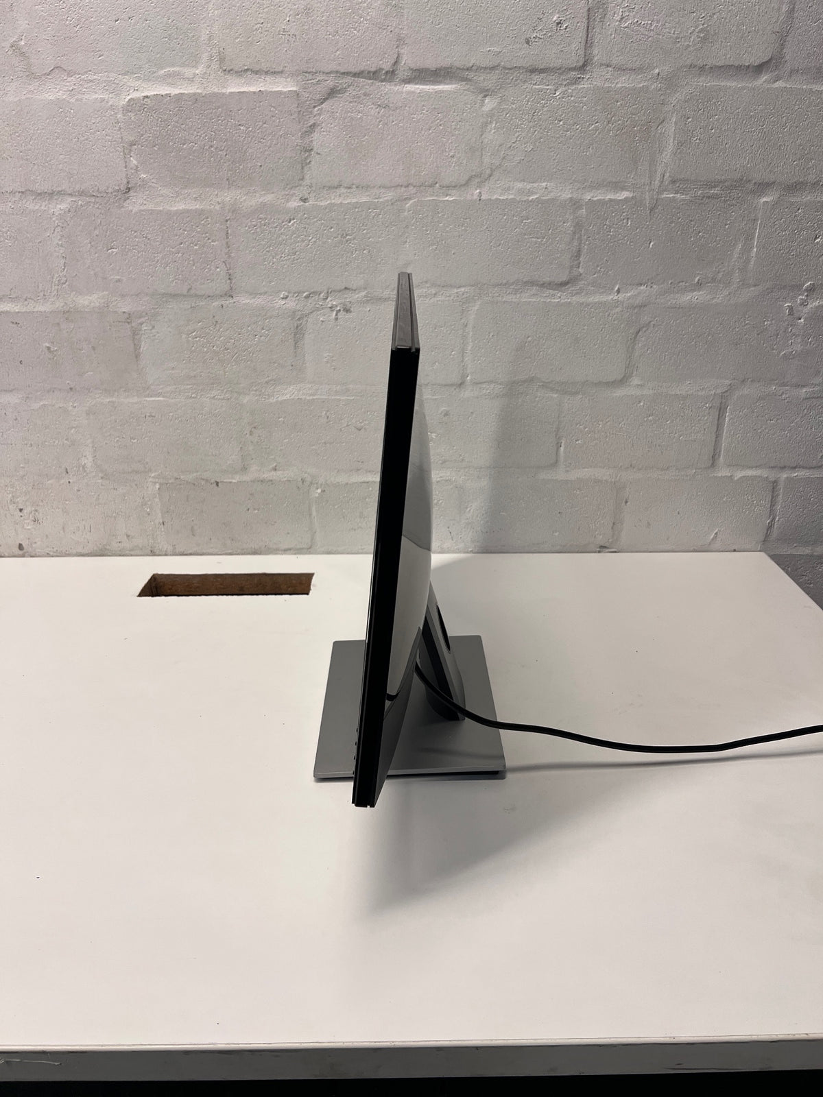 Dell Computer Monitor with Silver Base — Good Working Order – condition detail