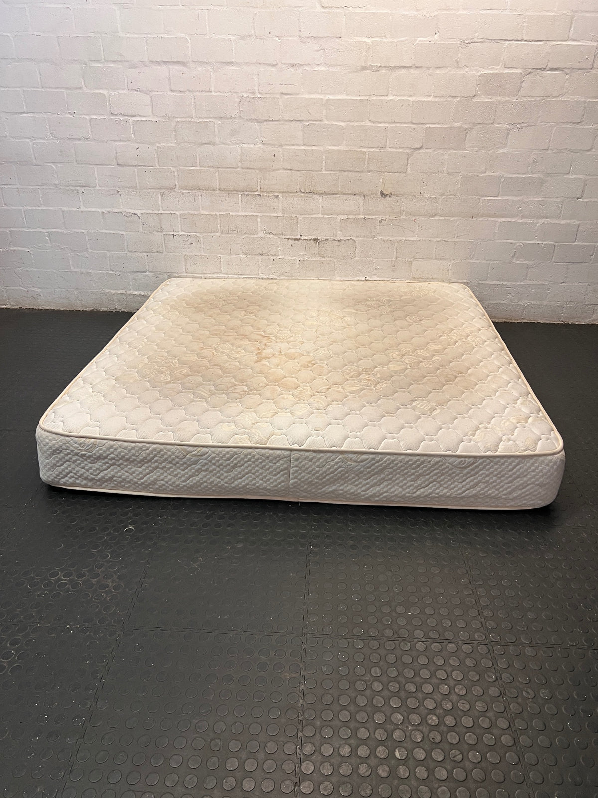 King Serta Sertapedic Brookfield Mattress — Marks and Surface Discolouration – side view