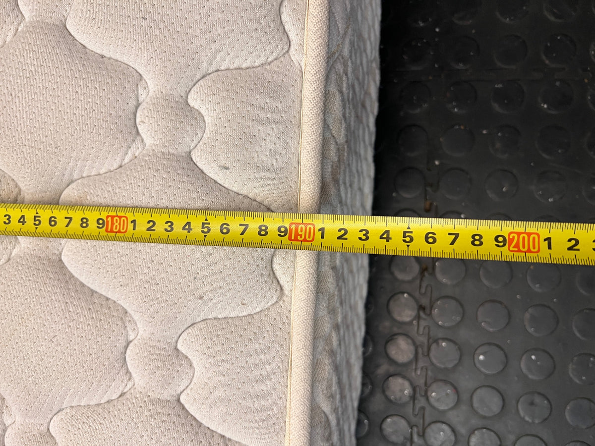 King Serta Sertapedic Brookfield Mattress — Marks and Surface Discolouration – width measurement