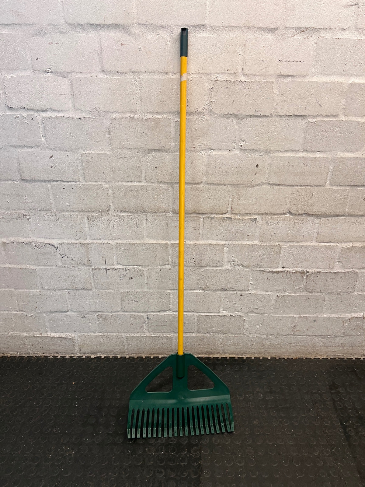 Plastic Leaf Rake with Long Yellow Handle – main front view