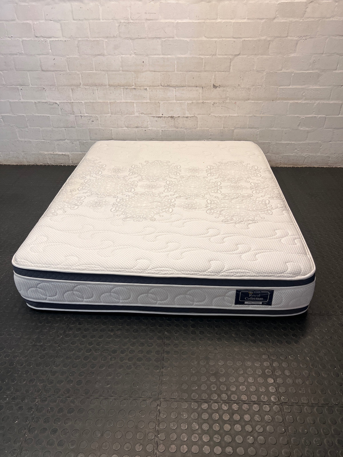 Therapedic Royal Collection Queen Size Mattress — Great Condition Mattress Only – main front view