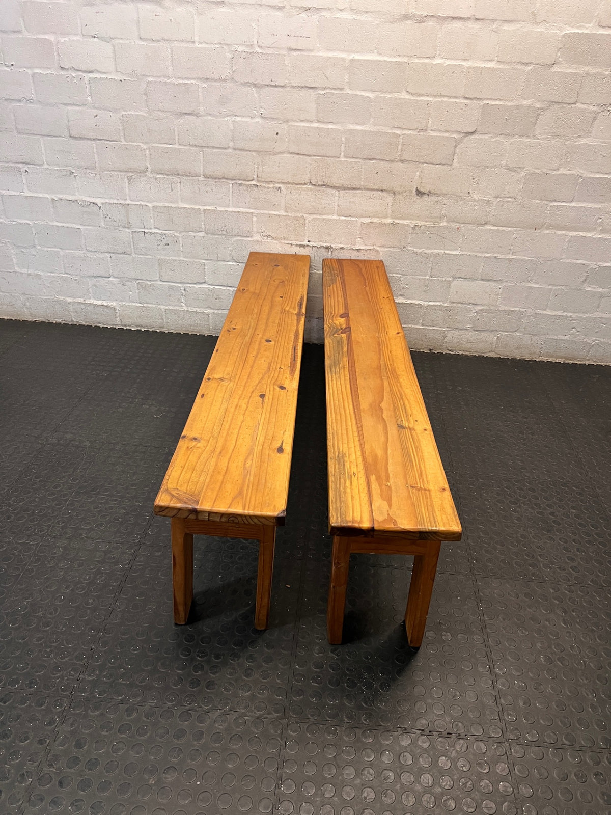 Classic Large Wooden Bench — Good Working Order – condition detail