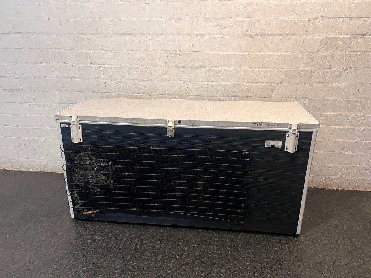 KIC 600L Large White Chest Freezer — Unit Not Reaching Freezing Temperature; Cosmetic Scuffs – back view