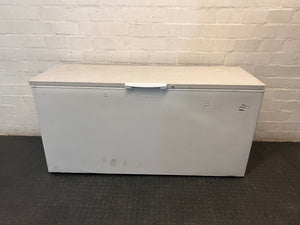 KIC 600L Large White Chest Freezer — Unit Not Reaching Freezing Temperature; Cosmetic Scuffs – main front view