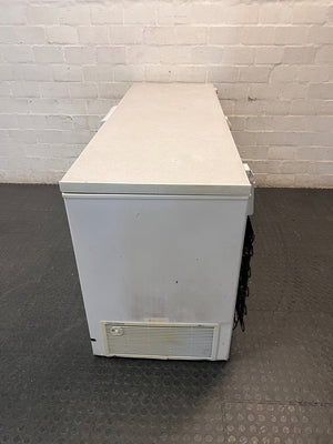 KIC 600L Large White Chest Freezer — Unit Not Reaching Freezing Temperature; Cosmetic Scuffs – side view