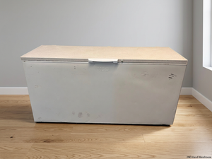 KIC 600L Large White Chest Freezer — Unit Not Reaching Freezing Temperature; Cosmetic Scuffs – styled product image